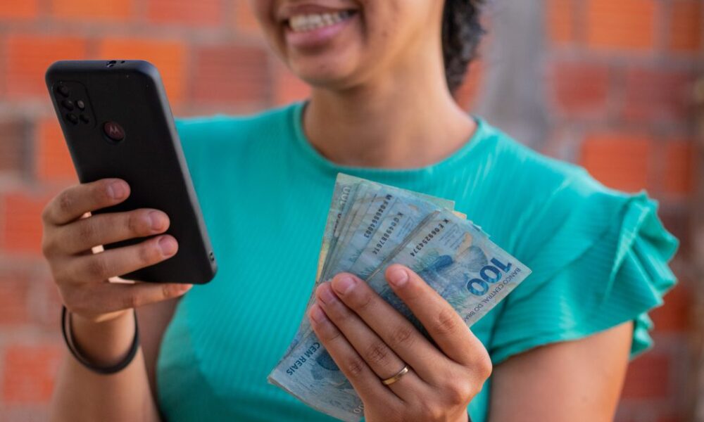 10 maneiras simples de ganhar dinheiro online com o celular